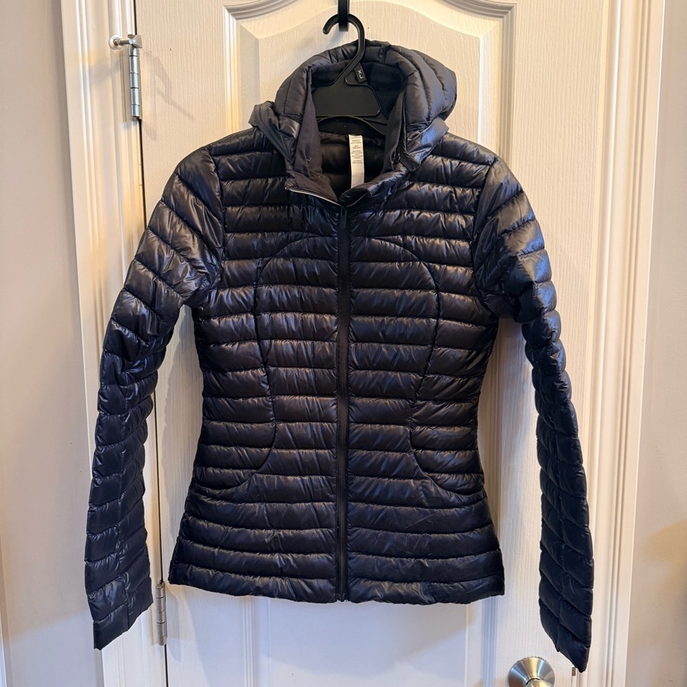 lululemon athletica pack sit down jacket. Women size 4